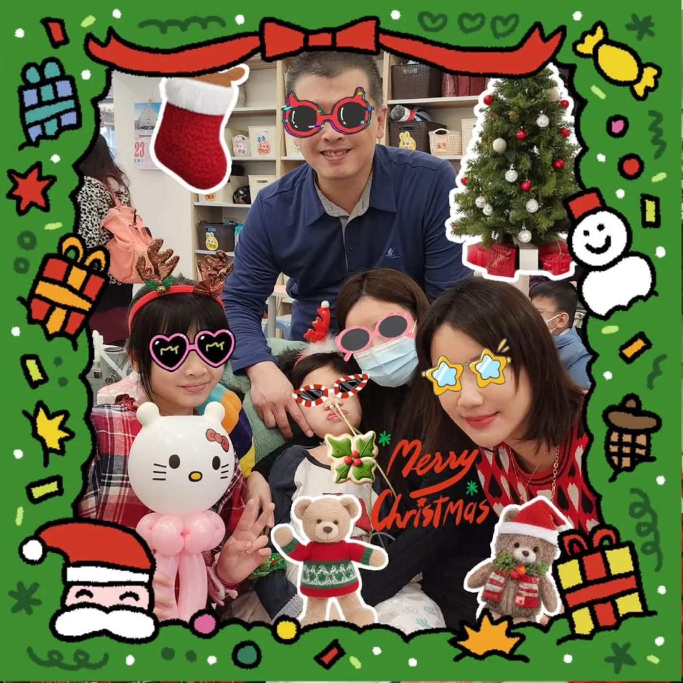 A Christmas party gathering for tracheostomy and ventilator families organized by the Huanhu Children's Association.